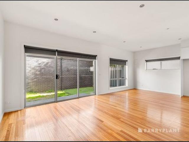 3 BDRM MODERN TOWNHOUSE