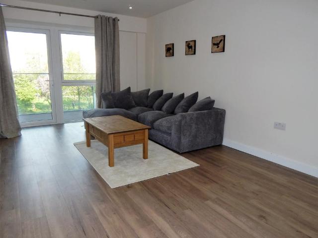 3 Beaufort Square, Beaufort Park. 2 bed flat to rent £2,300 pcm £531 pw