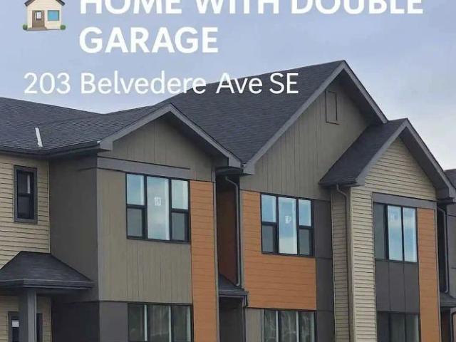 3 Bed/2.5 Bath with Premium Finishes,2 Car Garage & Fenced Yard — 3 Bedrooms Townhouse