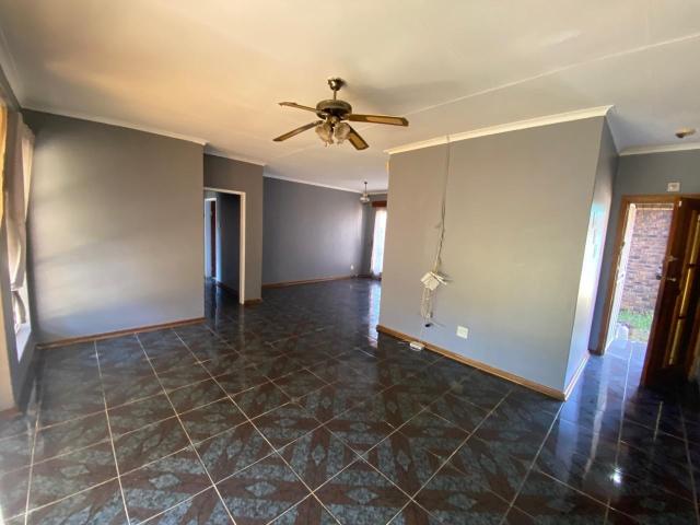 3 Bed/2 Bath House to Rent in Riamarpark