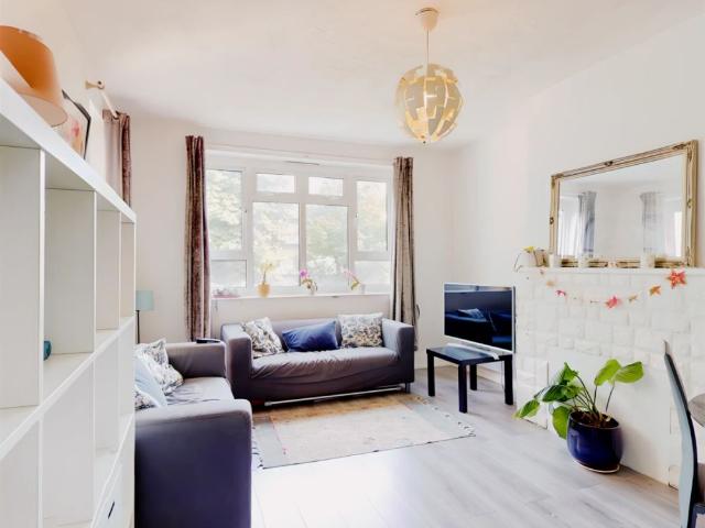 3 Bed 1 Bath, Flat 2, Orpen House, 11 14