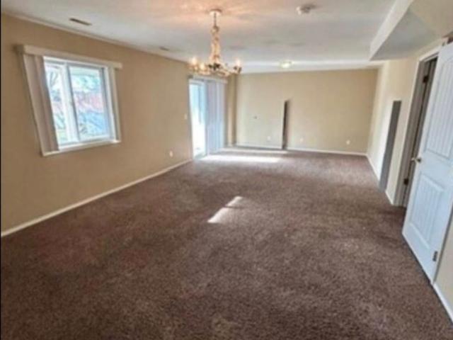 3 BED 1 BATH SUITE ON HOLLYDELL ROAD