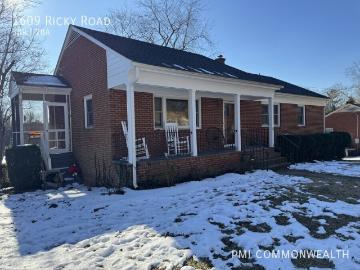 3 bed / 1.5 bath single family home Available 7/1/26