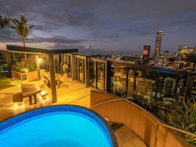 3 Bed 2 Bath 1 Car Dual Key Apartment Pet Friendly + Brisbane State High Catchment