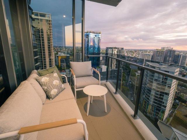 3 Bed 2 Bath 1 Car Dual Key Apartment Pet Friendly + Brisbane State High Catchment