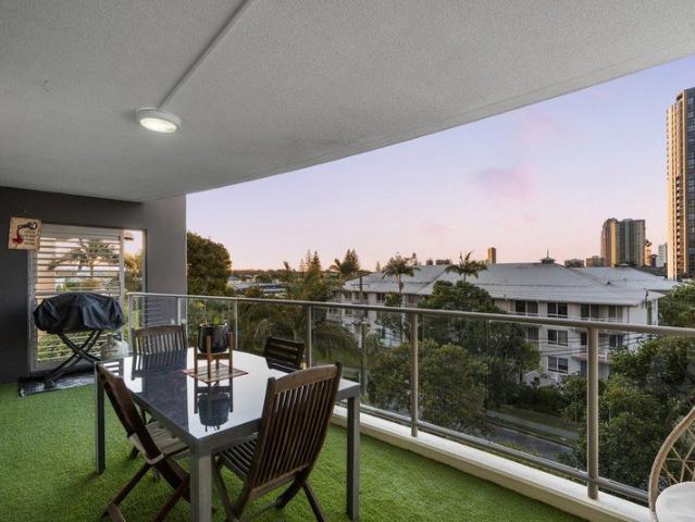 SUN DRENCHED RESORT LIVING | 150M TO THE BEACH 3 Bed | 2 Bath | 2 Balconies | Resort Amenities
