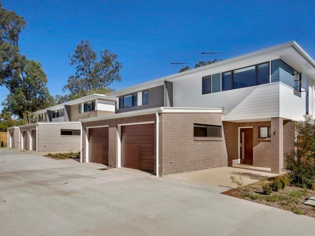 3 BED 2 BATH 2 CAR TOWNHOUSE AVAILABLE