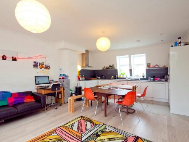 3 Bed 2 Bath Flat to Let in Hackney E5