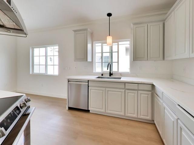 3 Bed 2 Bath Hidden Menlo Park Gem! 1 MONTH FREE!