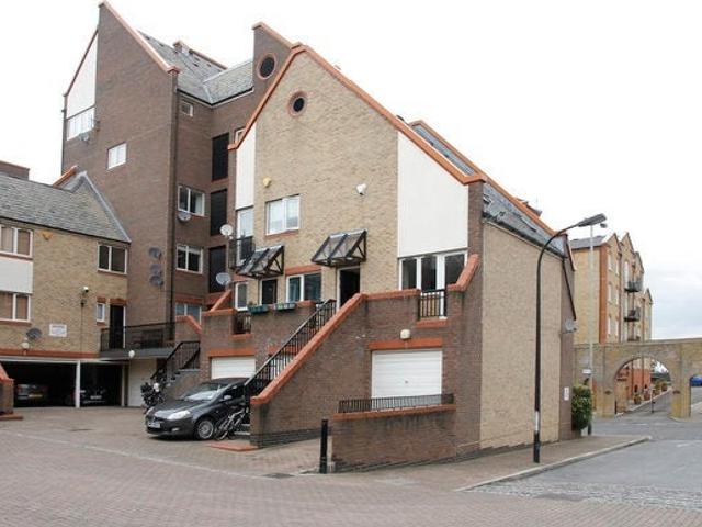 3 Bed 2 Bath on Rotherhithe Street SE16