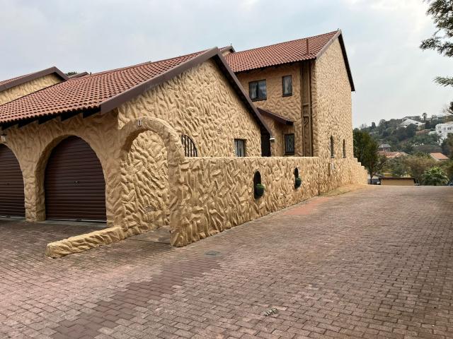 3 Bed, 2 Bath plus guest. Pet Friendly On Approval Duplex