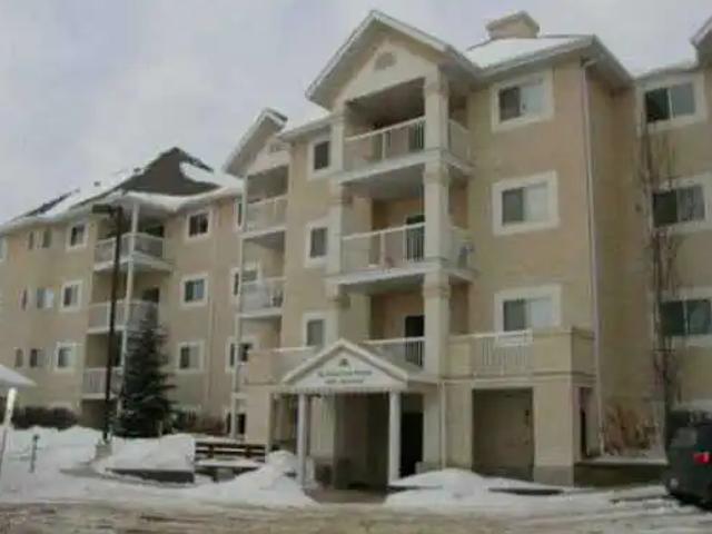 3 bed 2 bath room apartment in twin brooks