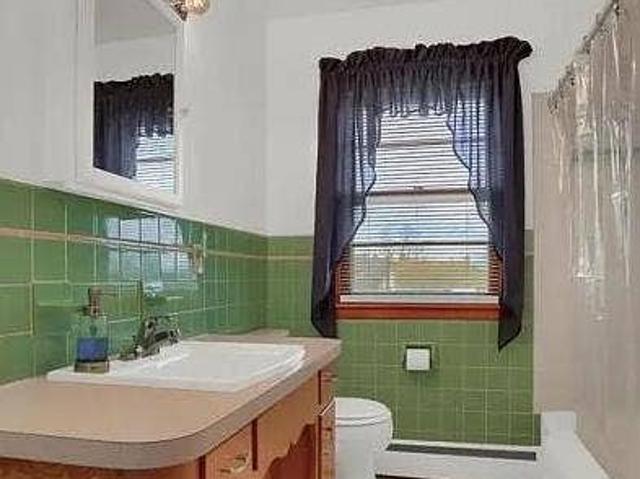 3 Bed 2 Baths & 2 car garage!