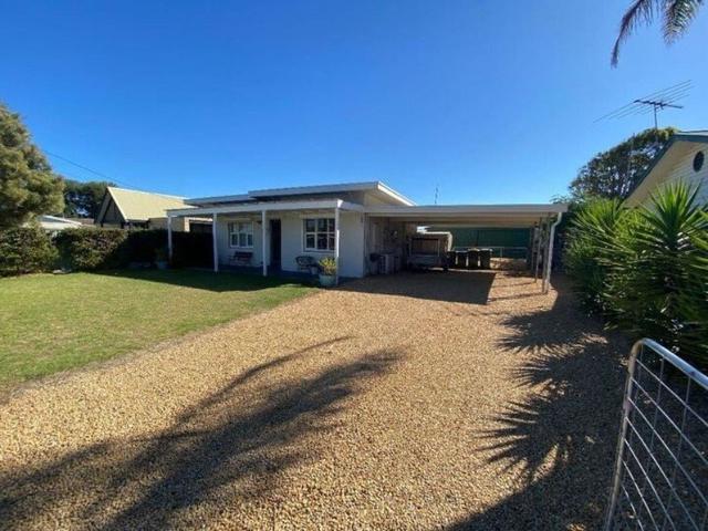 3 bed, 2 lounge room home walking distance to river, shops and beach