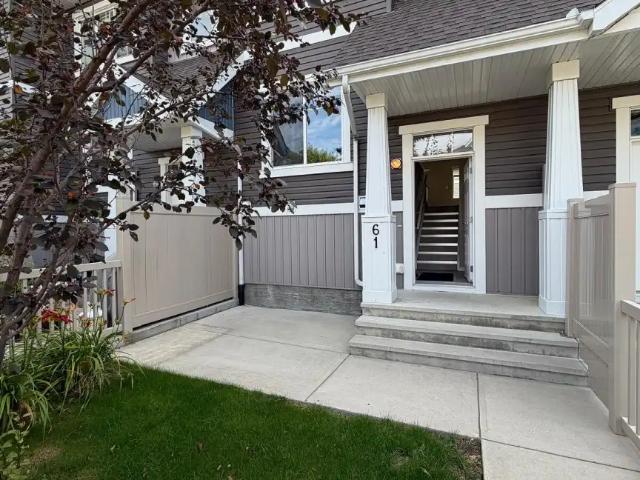 3 Bed, 2.5 Bath Townhouse w/ Double Garage — Chappelle SW