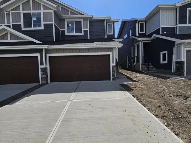 3 Bed 2.5 Bath Home in Waterford Chestermere