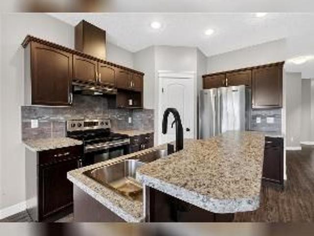 3 bed 2.5 bath Single Garage Duplex in Southfort!