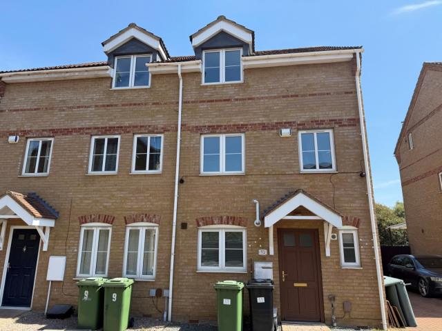 3 bed Terraced To Let