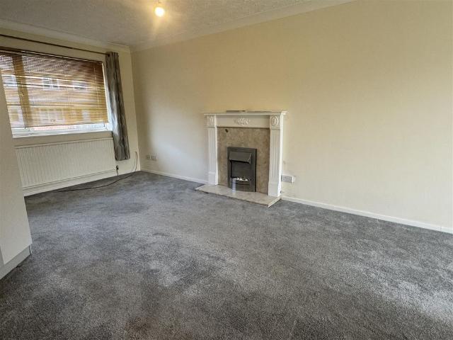 3 bed terraced to rent Beatty Walk, DE7