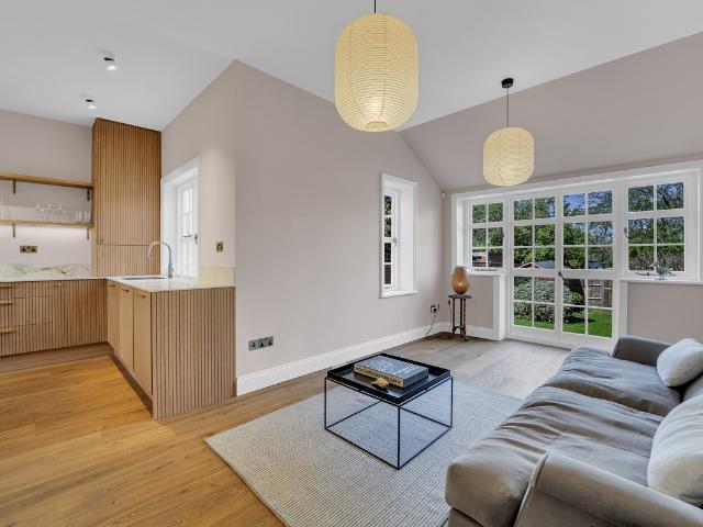 3 bed Terraced House To Let
