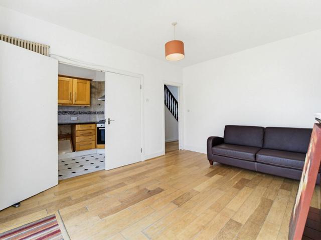 3 bed Terraced House To Let