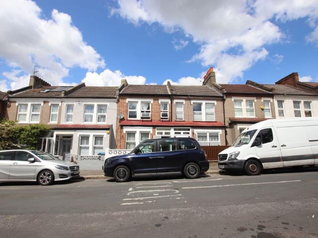 3 bed Terraced House To Let, Guide Price £2,300 pcm