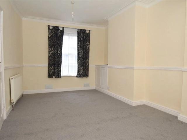 3 bed terraced house to rent in James Street, Scarborough, North Yorkshire, YO12