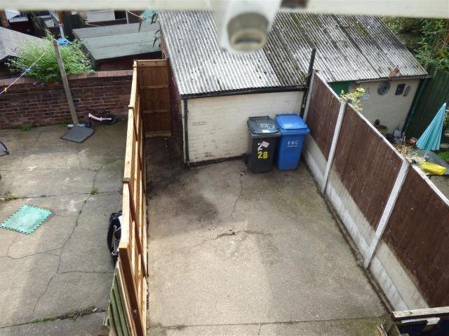3 bed terraced house to rent in King Street, Ilkeston. DE7 8GJ
