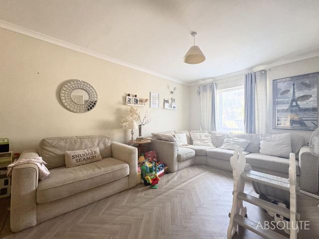 3 bed terraced house to rent in Queensway, Torquay, TQ2