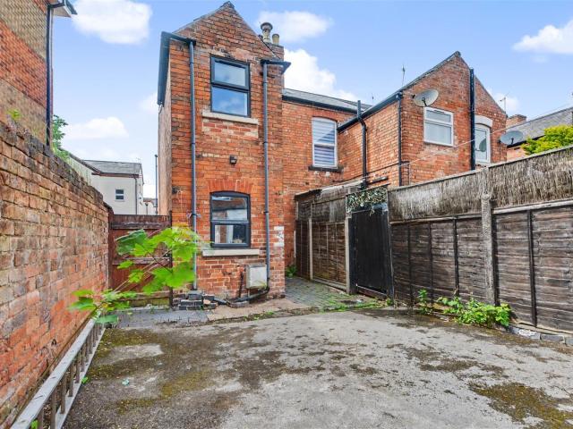 3 bed terraced house to rent in Wellington Street, Long Eaton, Nottingham