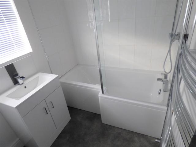 3 bed terraced house to rent in West Avenue, Sandiacre. NG10 5FT