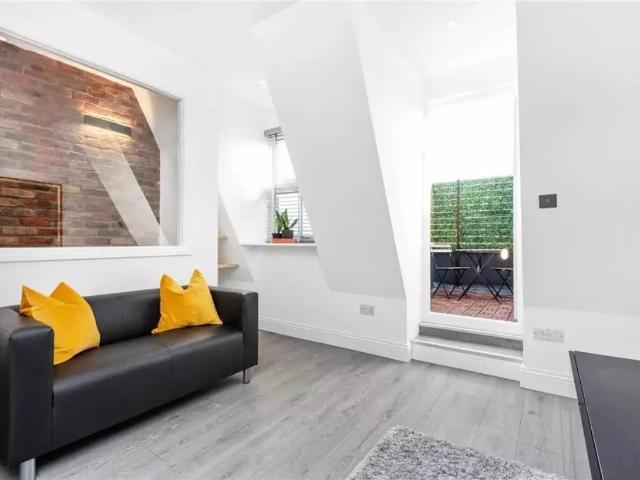 3 Bed Terraced House, Voss St, E2