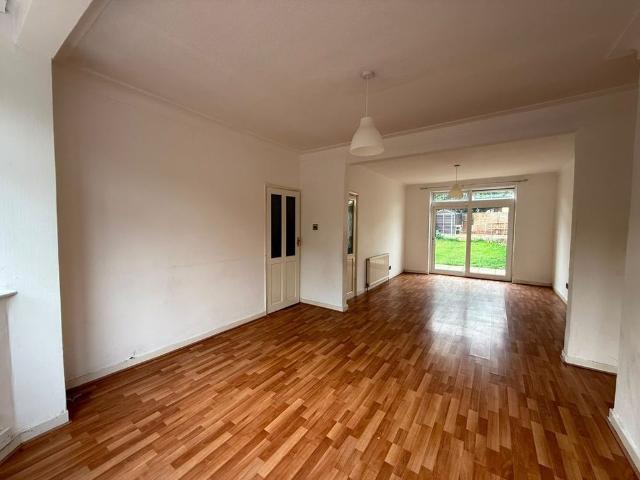 3 Bed Terraced House, Wanstead Park Road, IG1