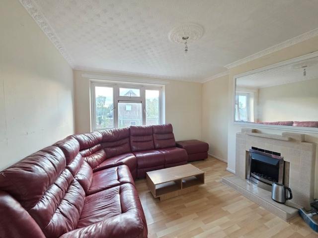 3 Bed Terraced House, Whipperley Way, LU1