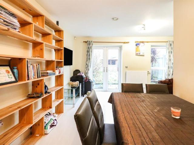 3 Bed Terraced House, Windrush Grove, B15