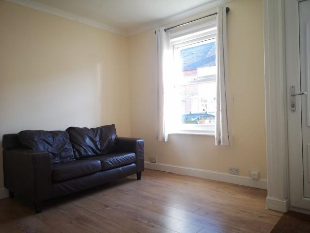 3 Bed Terraced House, Albany Road, RG30