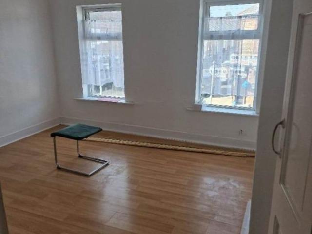 3 Bed Terraced House, Ash Road, LU4