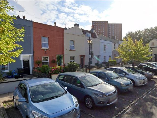 3 Bed Terraced House, Armoury Square, BS5