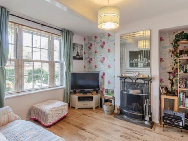 3 Bed Terraced House, Bayham Road, SM4