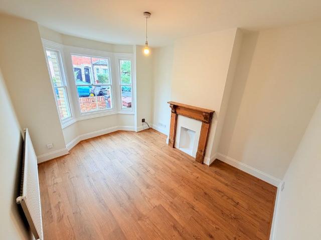 3 Bed Terraced House, Beecham Road, RG30