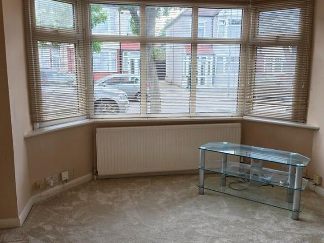 3 Bed Terraced House, Brockham Drive, IG2