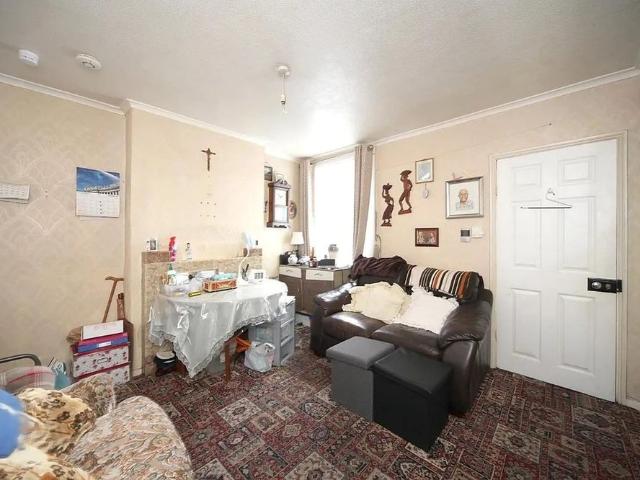 3 Bed Terraced House, Bury Park Road, LU1