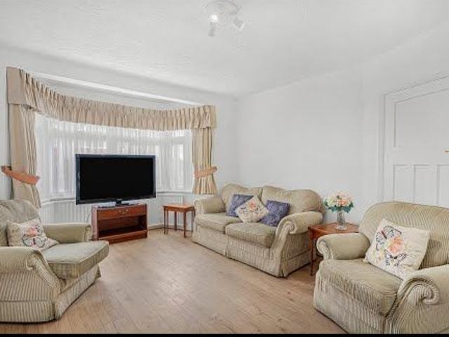 3 Bed Terraced House, Cardrew Avenue, N12