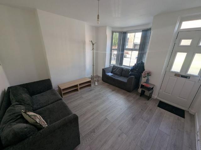 3 Bed Terraced House, Castle Boulevard, NG7