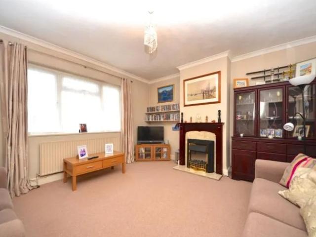 3 Bed Terraced House, Chaucer Avenue, TW9