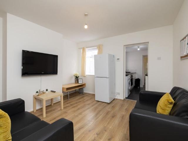 3 Bed Terraced House, Charterhouse Road, CV1