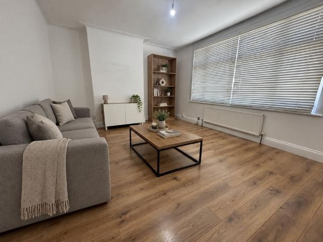 3 Bed Terraced House, Connaught Gardens, N13
