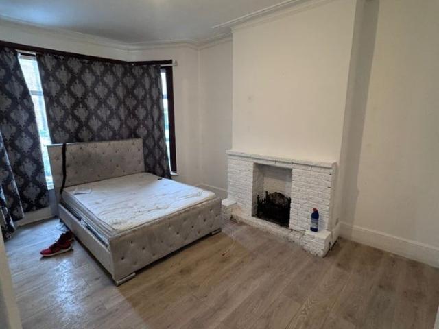 3 Bed Terraced House, Colenso Road, IG2