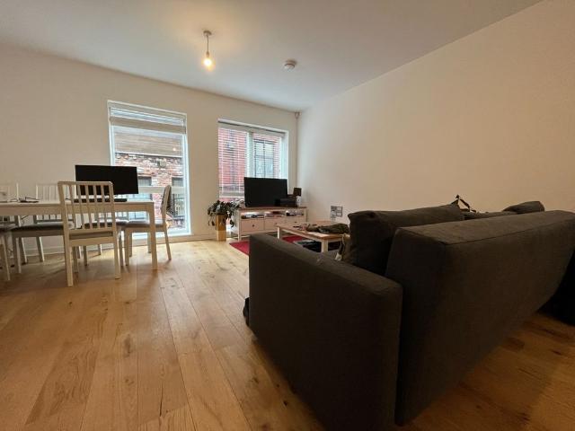 3 Bed Terraced House, Cotton House, M4
