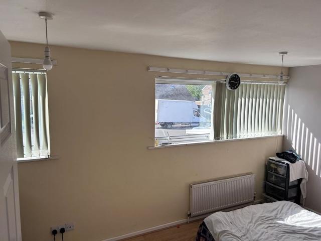 3 Bed Terraced House, Dillotford Avenue, CV3